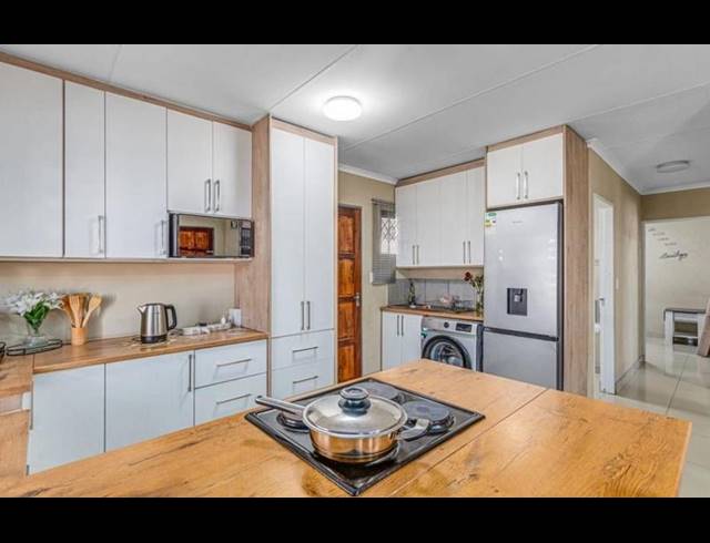 3 BEDROOM HOUSE FOR SALE IN RIVERBEND AH